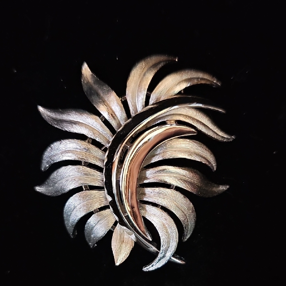 Vintage Crown Trifari Silvertone Leaf Brooch